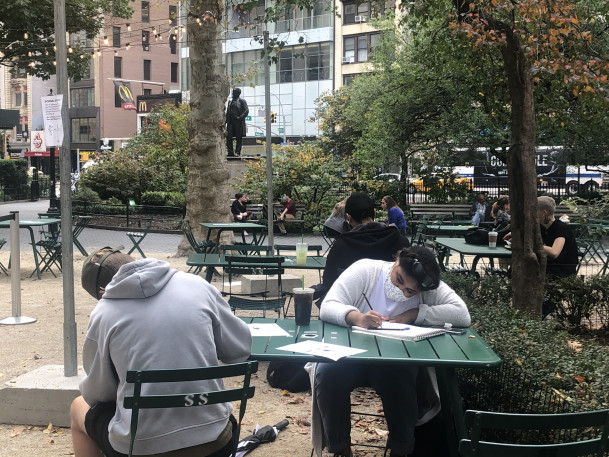 MMC students creating artwork in Madison Square Park for the course Art 111: Drawing I.